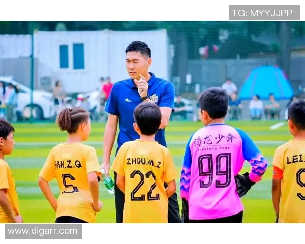 中国足球明星的崛起与挑战：从青训到国际赛场的奋斗历程与未来展望